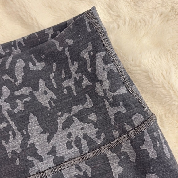 Lululemon athletica grey mix Patterned crop/tapered cur Leggings size 6 women’s - Picture 6 of 16